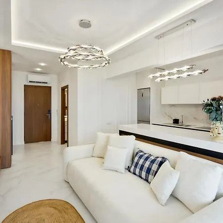 Fabron Vue Apartment